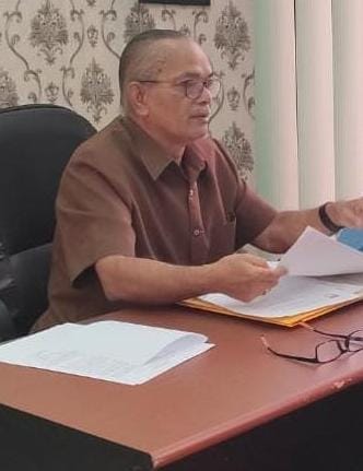 Bapak Eprayen Punding Ketika Mencari Data dan Informasi dr Klien